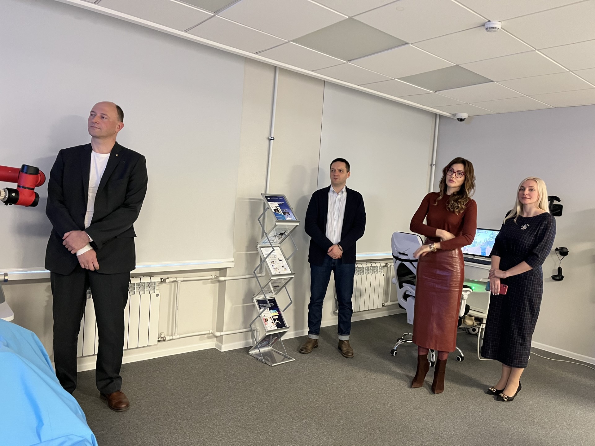 Представители Национального медицинского исследовательского центра имени В. А. Алмазова посетили ИИР СамГМУ Представители Национального медицинского исследовательского центра имени В. А. Алмазова посетили ИИР СамГМУ