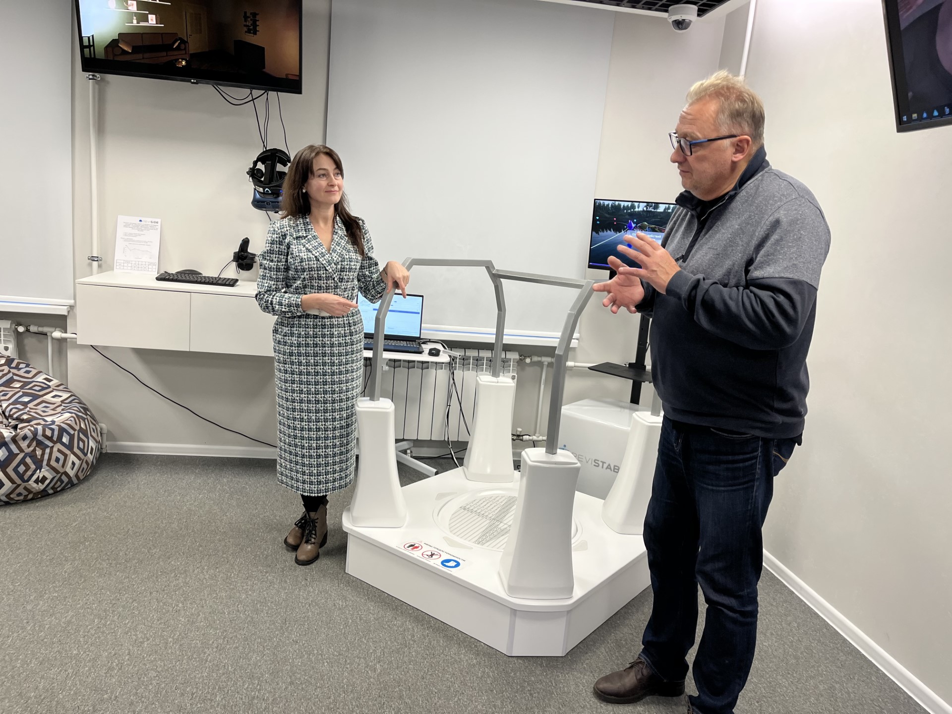 Представители Национального медицинского исследовательского центра имени В. А. Алмазова посетили ИИР СамГМУ Представители Национального медицинского исследовательского центра имени В. А. Алмазова посетили ИИР СамГМУ