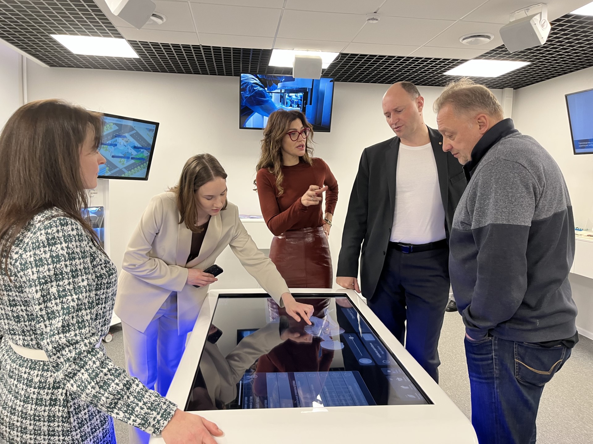 Представители Национального медицинского исследовательского центра имени В. А. Алмазова посетили ИИР СамГМУ Представители Национального медицинского исследовательского центра имени В. А. Алмазова посетили ИИР СамГМУ