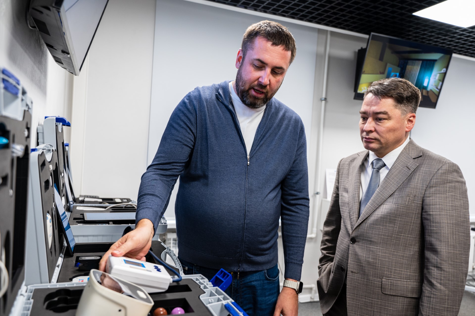 Министр промышленности и торговли Самарской области Денис Гурков посетил ИИР СамГМУ