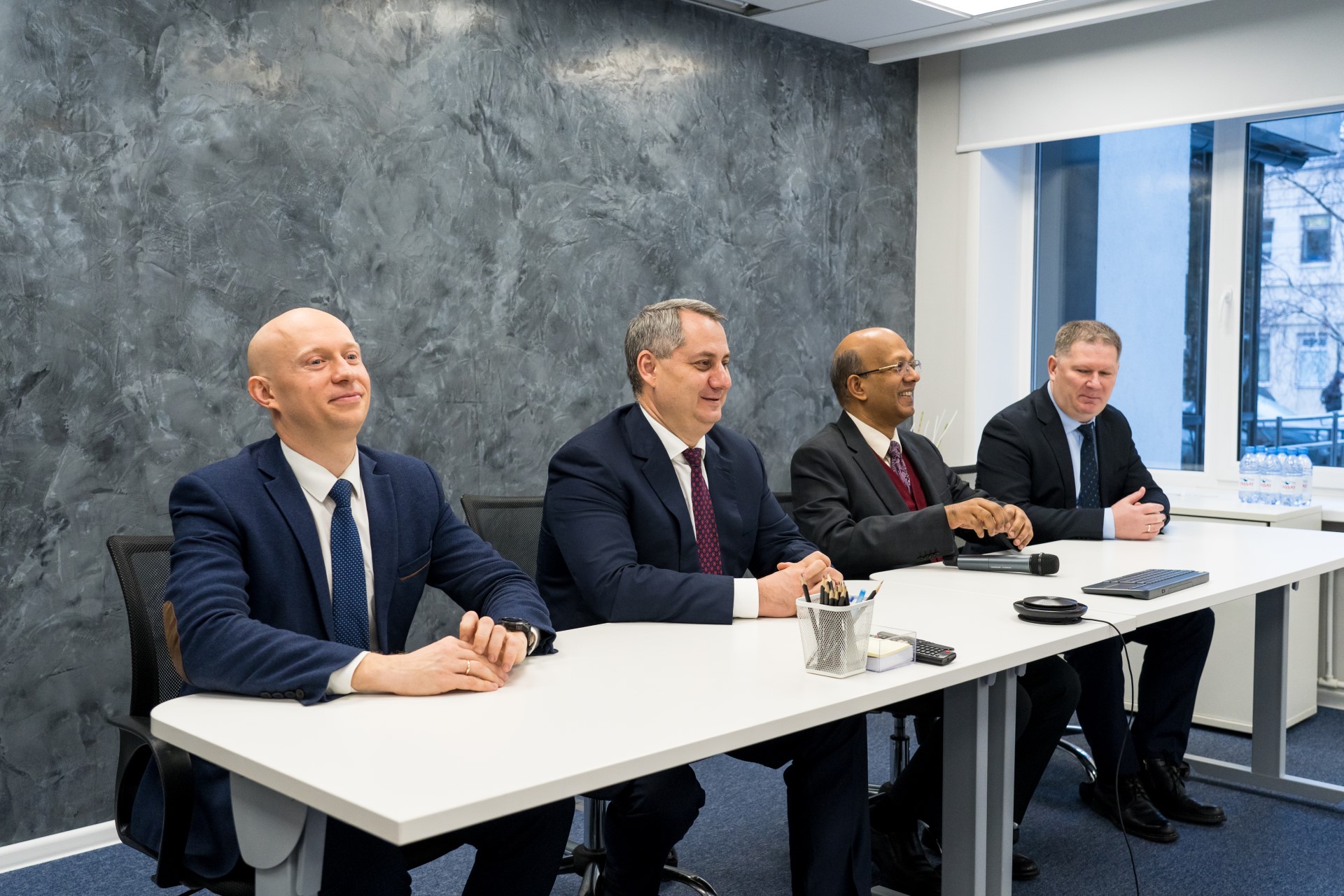 Посол Индии в РФ Винай Кумар ознакомился с продуктами ИИР СамГМУ