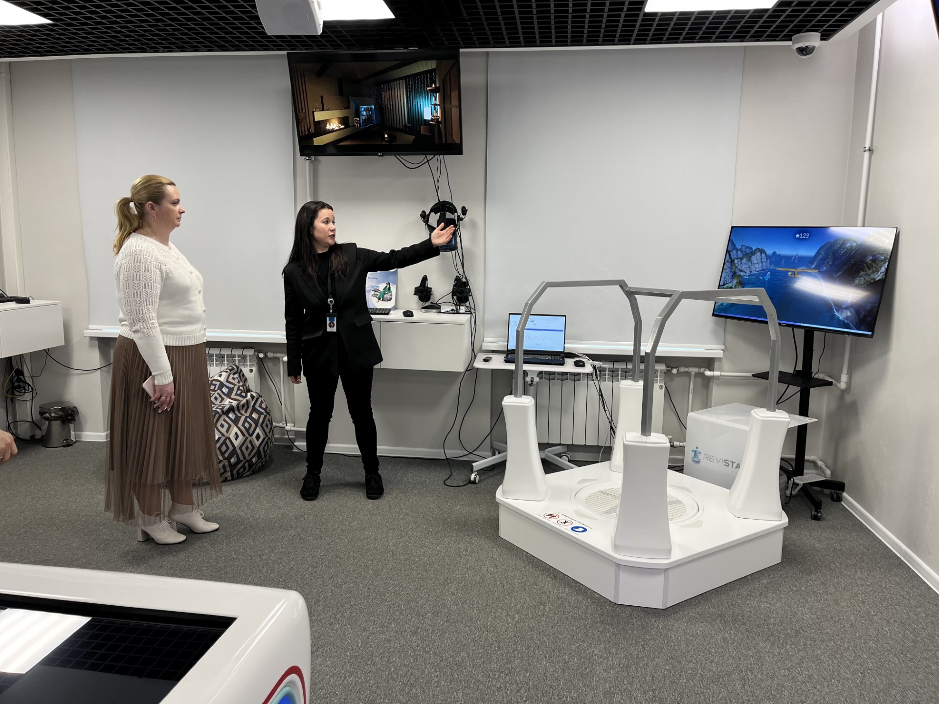 Заместитель председателя Правительства Ульяновской области ознакомилась с оборудованием ИИР СамГМУ