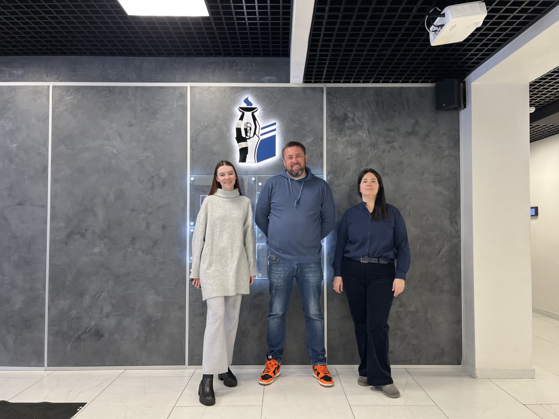 ИИР СамГМУ посетили представители компаний АО «НИИграфит» и ООО «ЕЛС-МЕД»