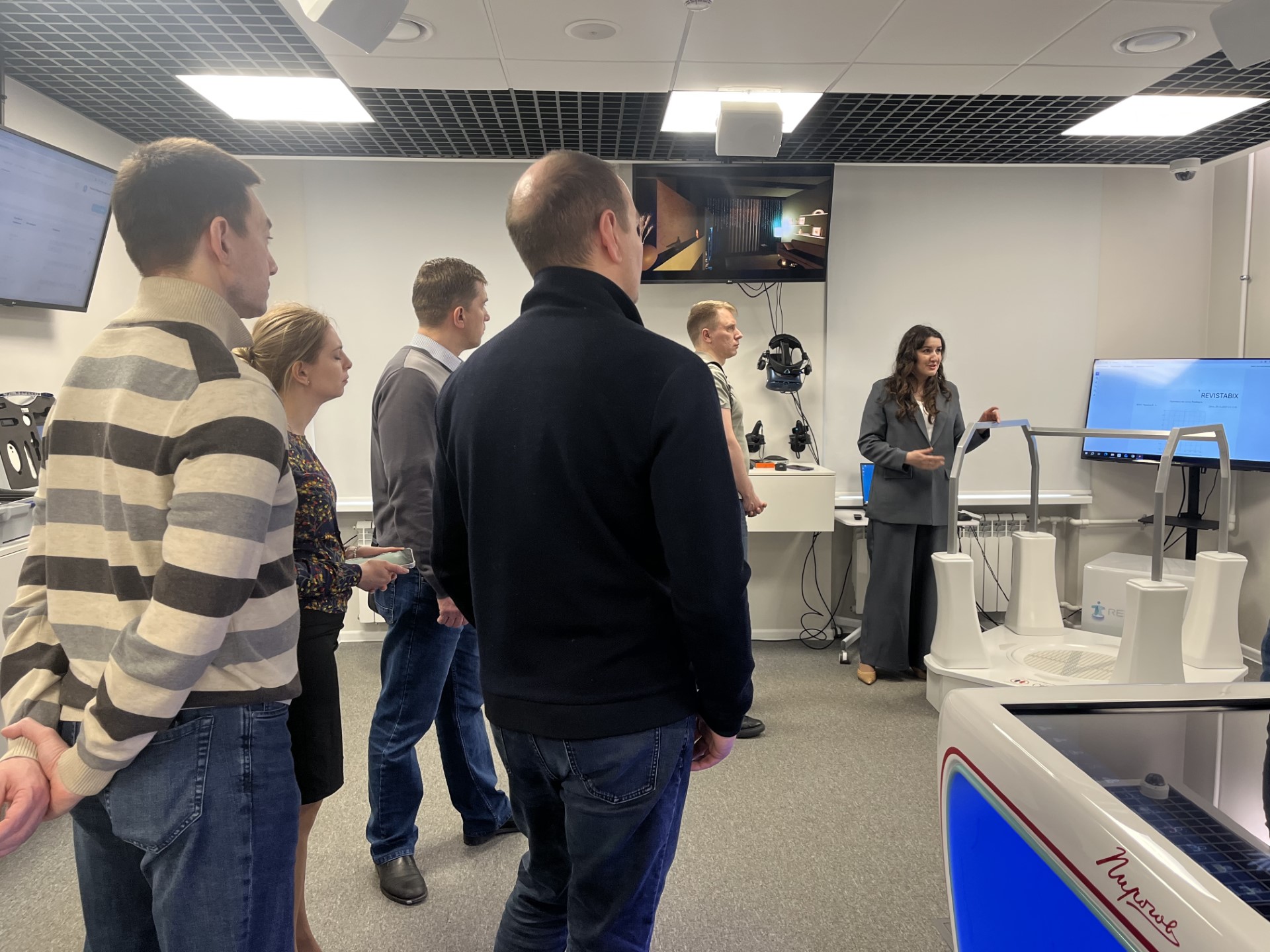 С оборудованием ИИР СамГМУ ознакомились представители ФГБУ ГНЦ ФМБЦ им. А.И. Бурназяна ФМБА России